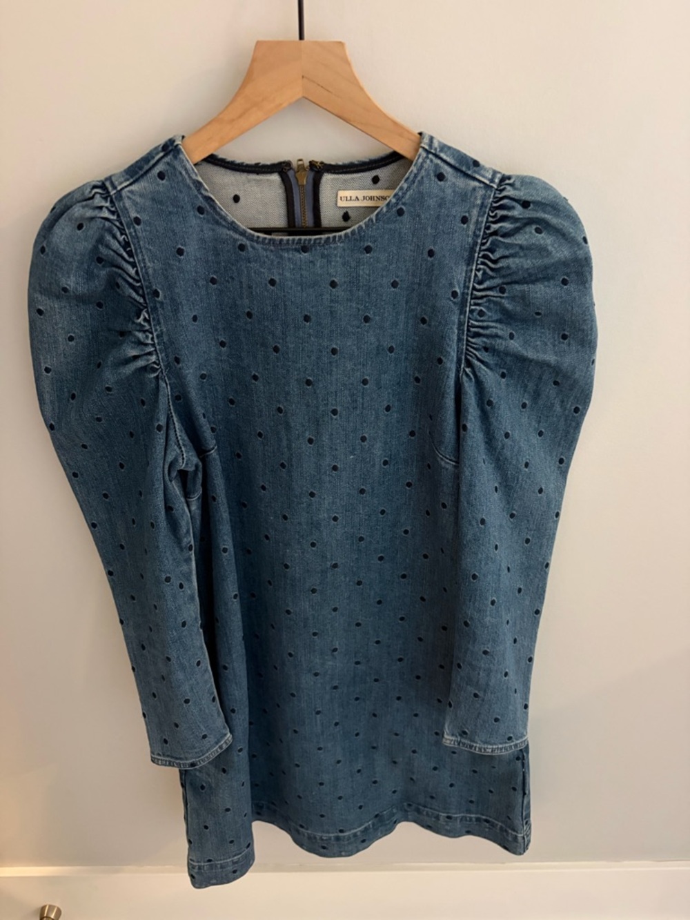 Ulla Johnson Lyna mini dress Puff-Sleeve Denim Dress. Perfect for festivals